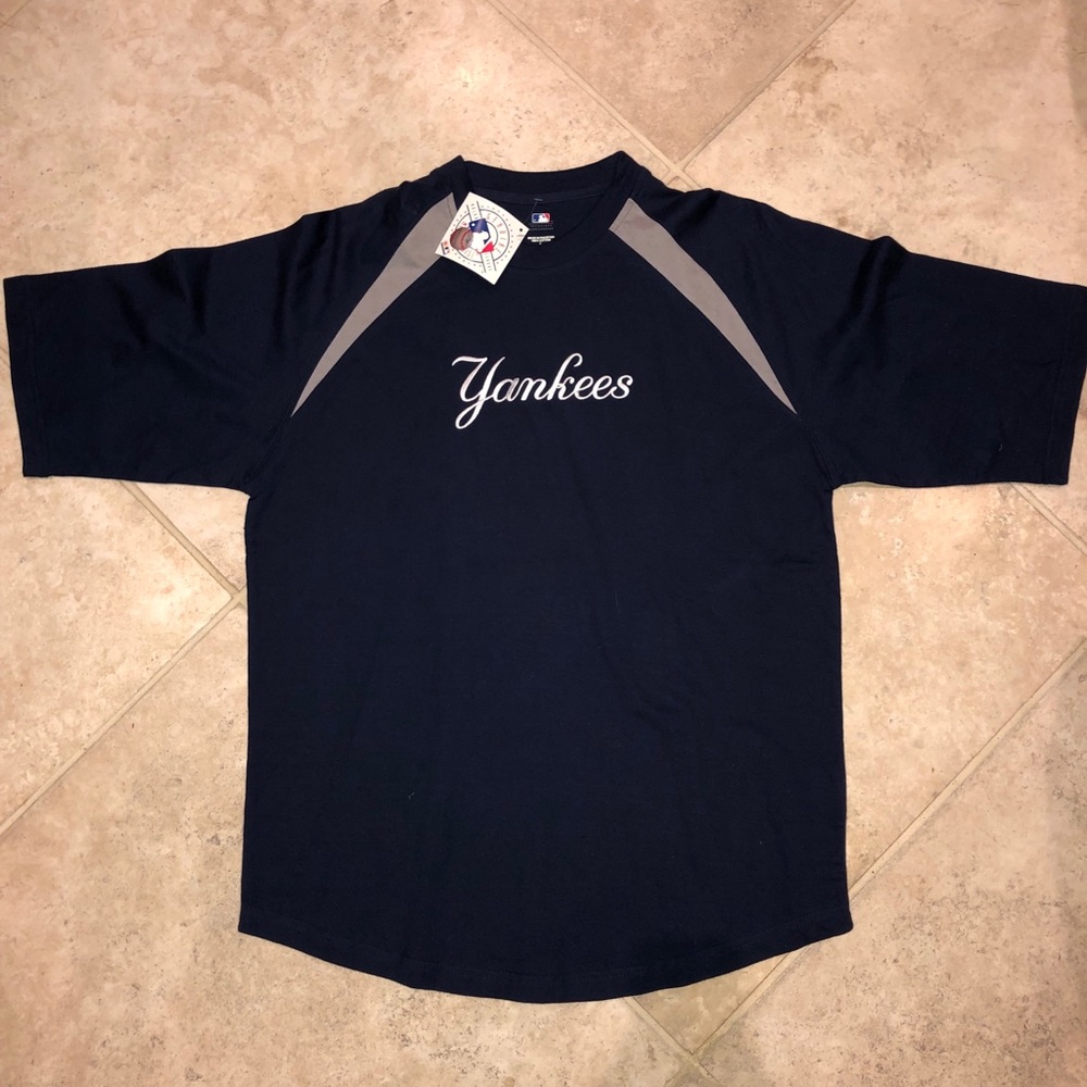NEW NY Yankees Men’s T-shirt. Genuine MLB Merch.
